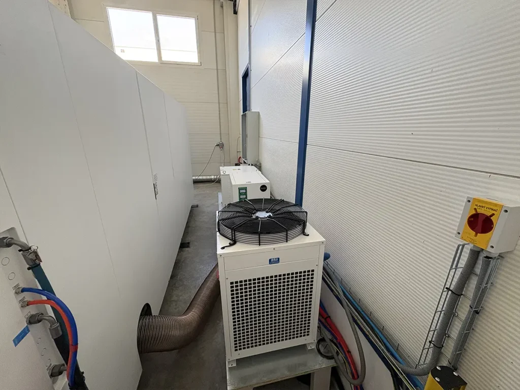 Laserový zdroj BodorPower 6000 v stroji Bodor i7 6 kW