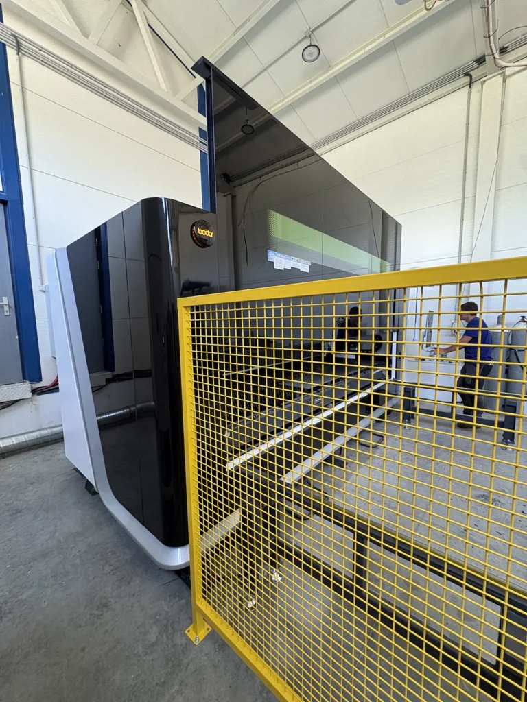 Inštalácia fiber lasera Bodor i7 6 kW technikmi v Rabči